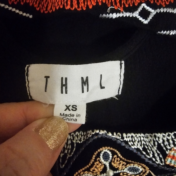 THML Tank Top Womens XS‎ Embroidered Boho Mixed Media Flowy Top Black Red Rayon - Picture 4 of 9